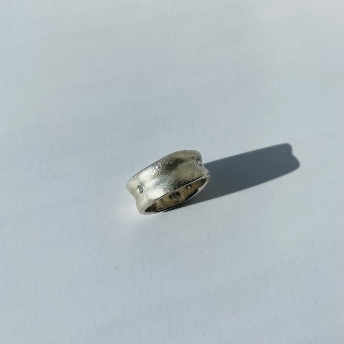 RIVER RING WITH DIAMONDS
