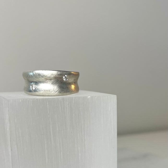 RIVER RING WITH DIAMONDS