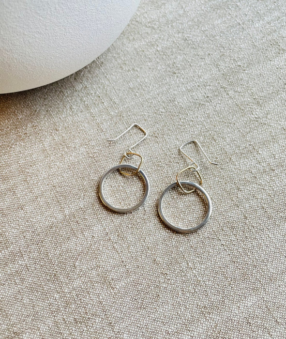CIRCLE AND SQUARE LAGOM EARRINGS IN GOLD AND SILVER